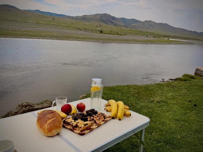 Breakfast by the river